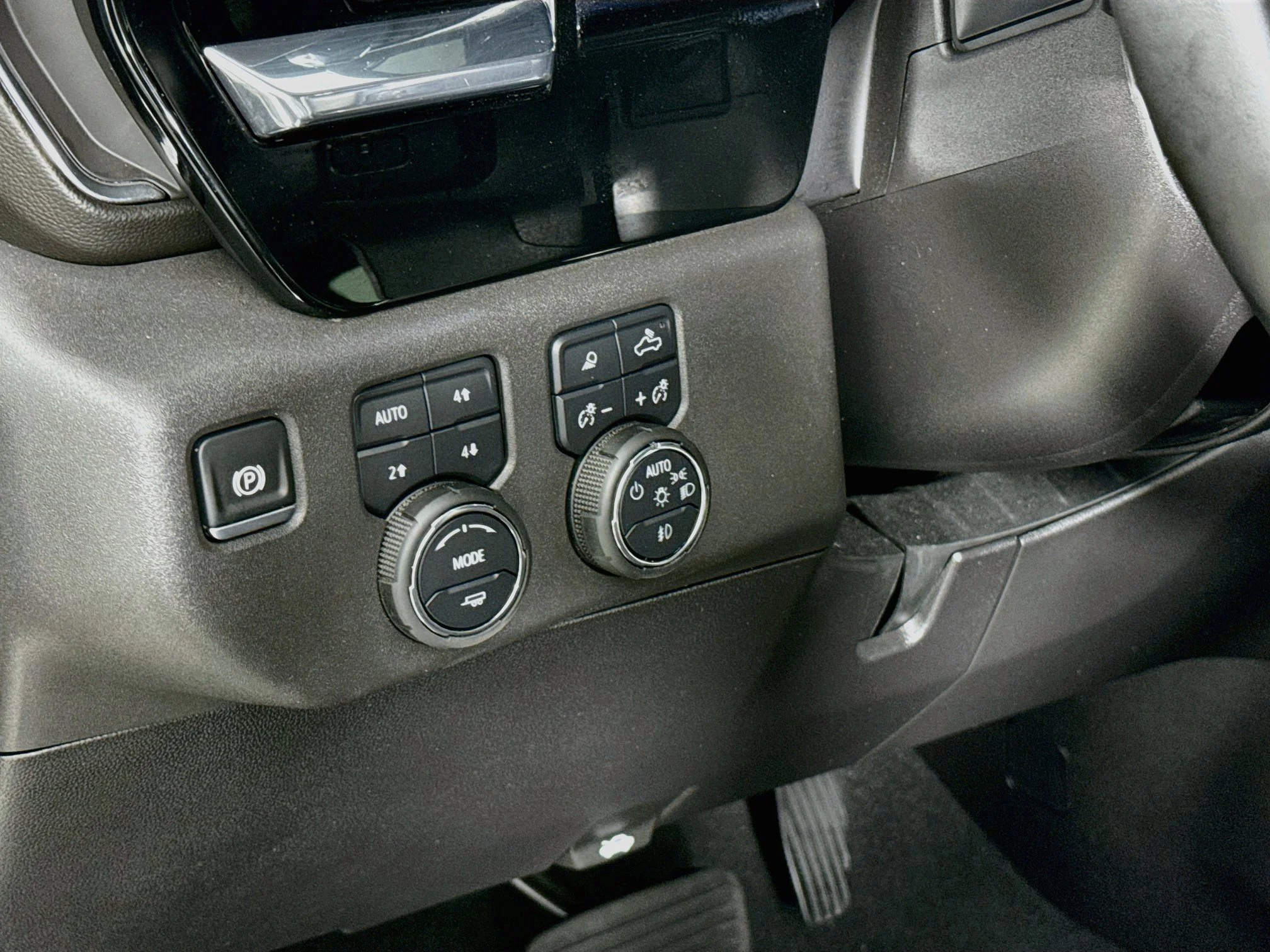 Used 2025 Sterling Gray Metallic Chevrolet LT Trail Boss image 10