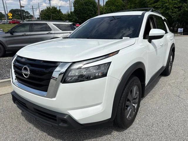 Used 2025 White Nissan SV image 4