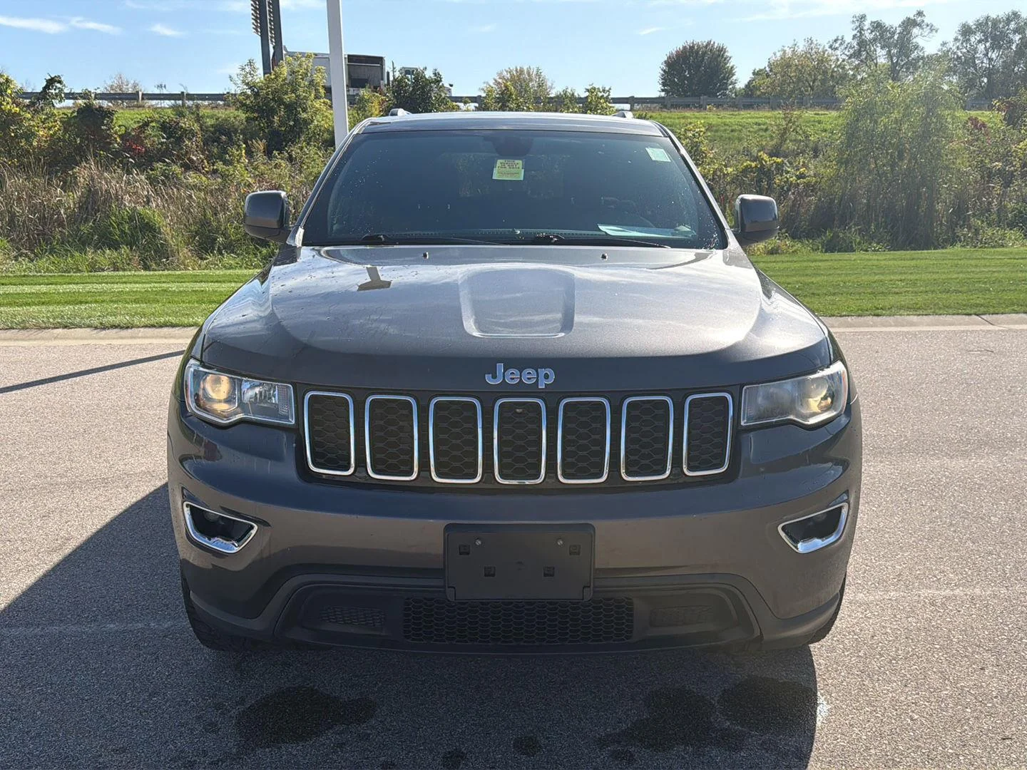 Used 2021 Granite Crystal Metallic Clearcoat Jeep Laredo E image 6