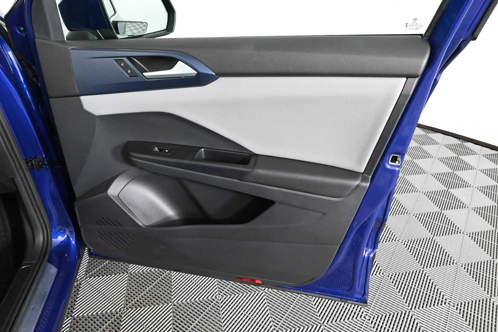 Certified Used 2023 Dusk Blue Metallic Volkswagen SE image 17