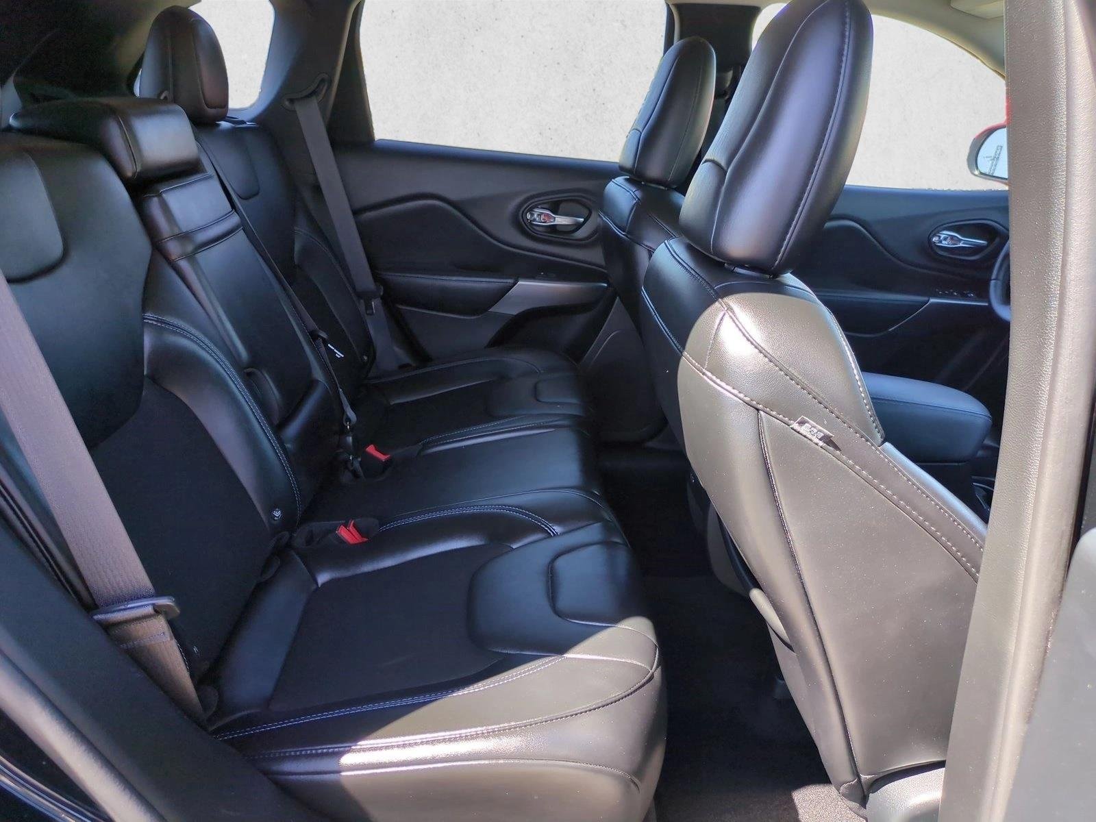 Used 2019 Diamond Black Crystal Pearlcoat Jeep Latitude Plus image 19