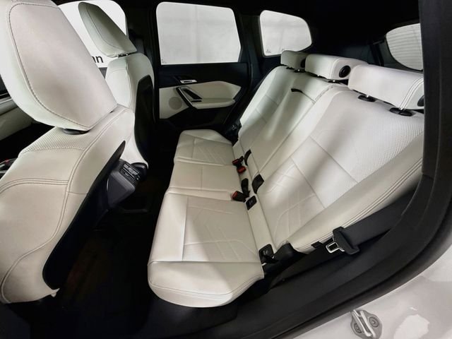 New 2026 White Metallic BMW xDrive28i image 25