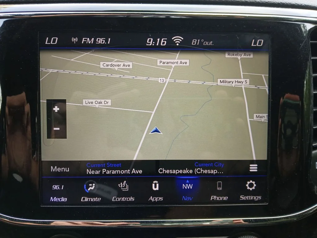 Used 2020 White Jeep Altitude image 40