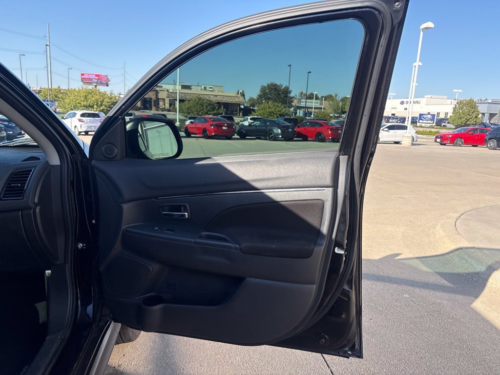 Used 2022 Black Mitsubishi 2.0 LE image 21