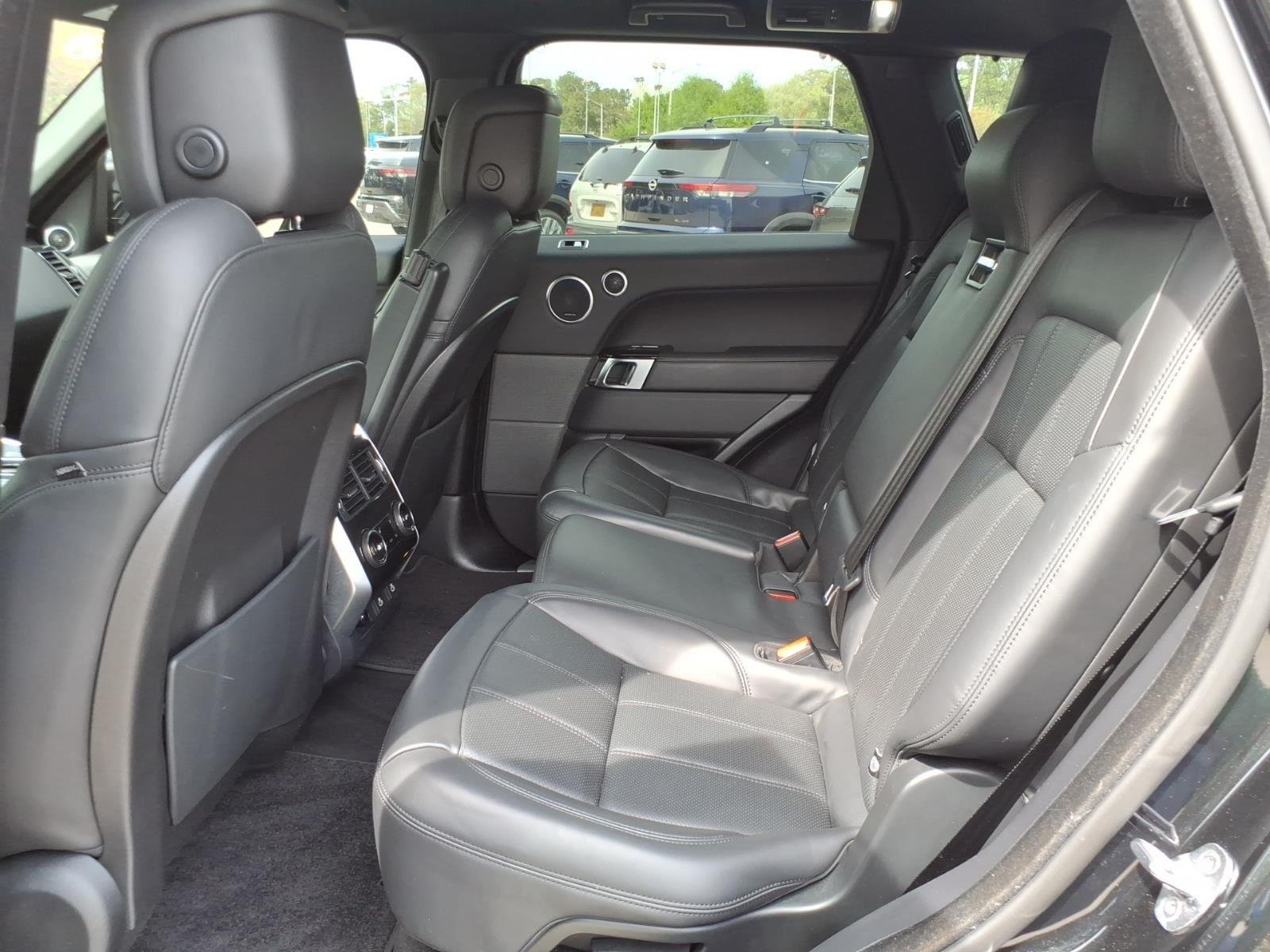 Used 2022 Santorini Black Metallic Land Rover HSE Silver Edition image 18