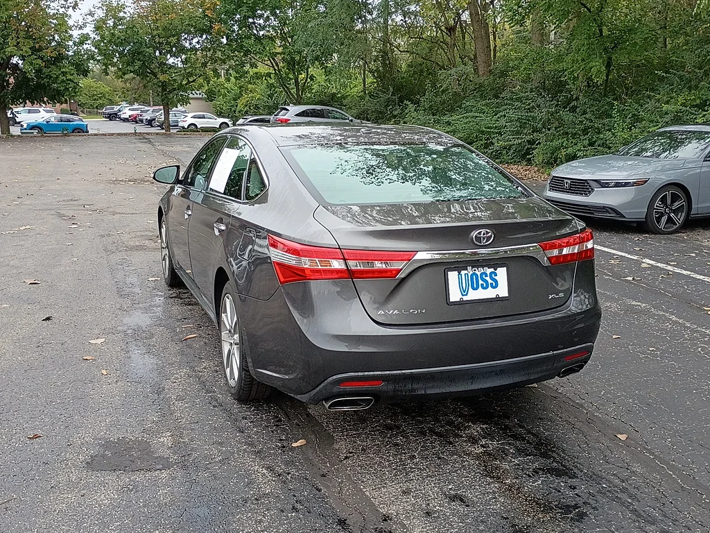 Used 2014 Magnetic Gray Metallic Toyota XLE image 5