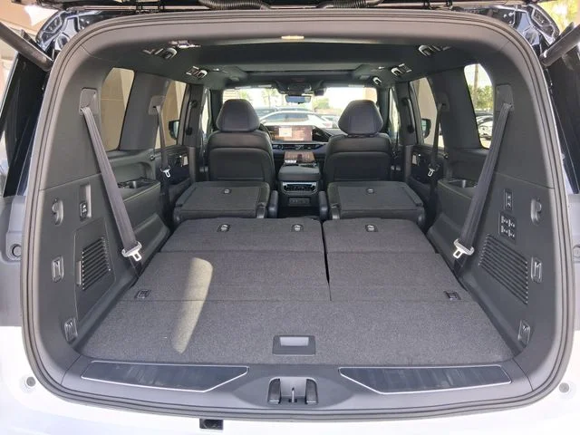 New 2026 2T RADIANT WHIT INFINITI Sport 4WD image 10