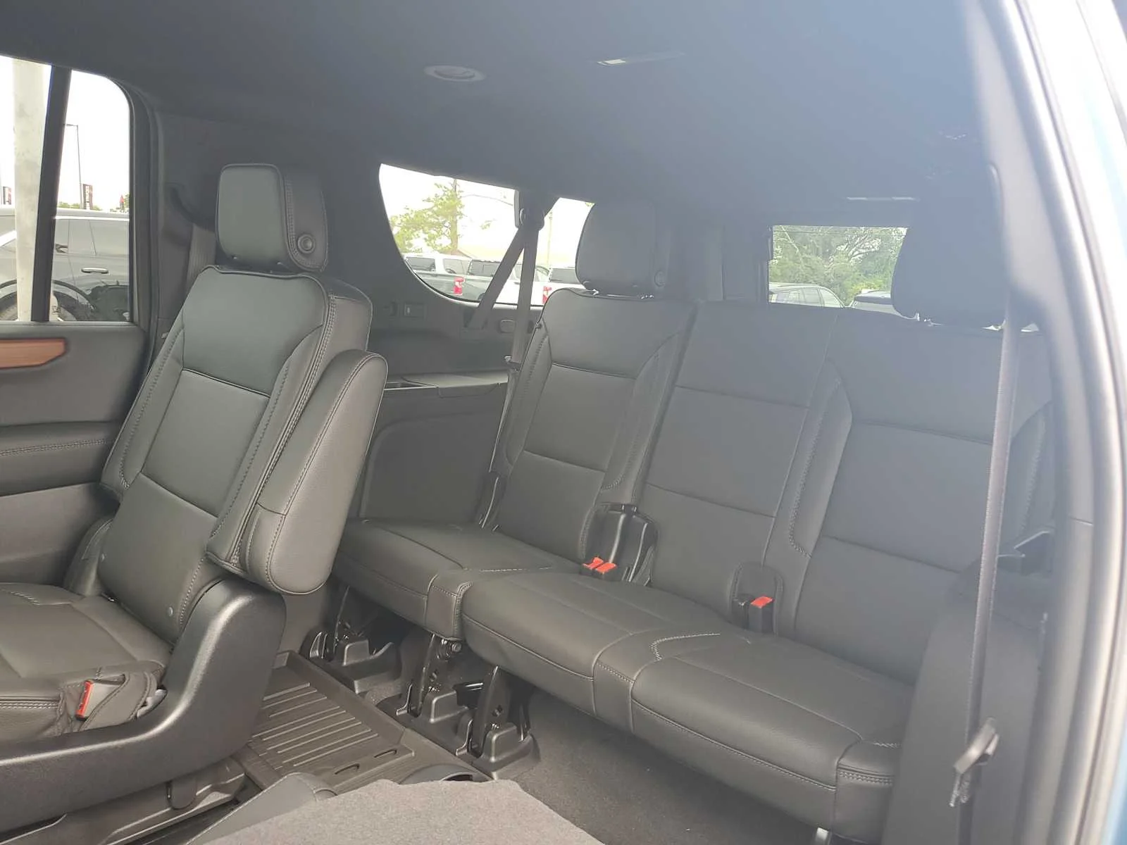 2025 GMC Yukon XL Denali - Photo 13