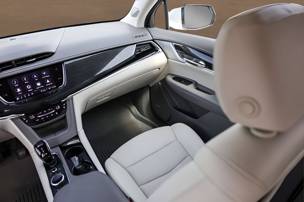 Used 2023 CRYSTAL WHITE TRICOAT Cadillac FWD Premium Luxury image 31