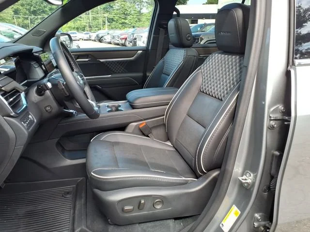 2024 GMC Acadia Denali - Photo 19