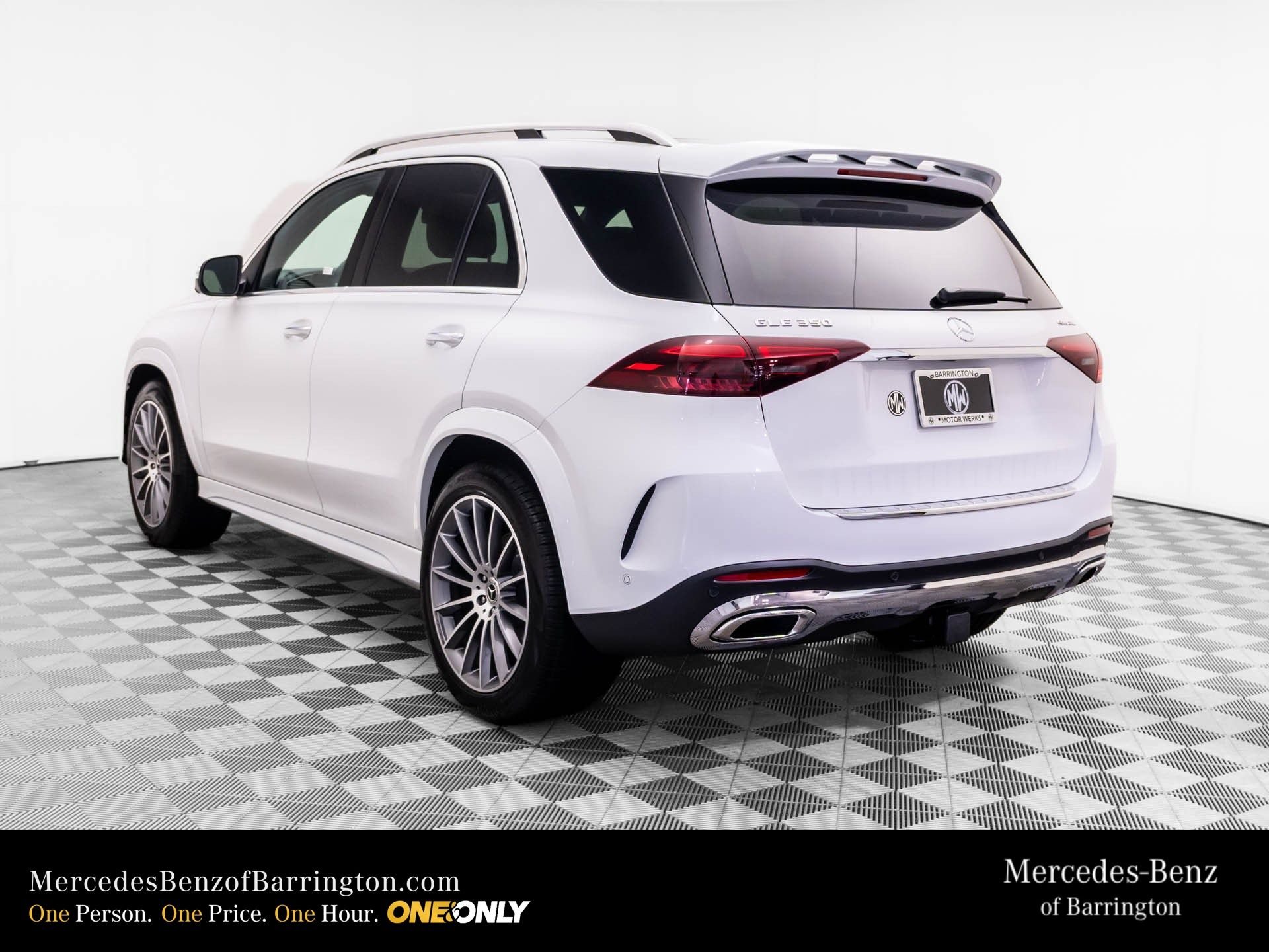 New 2026 MANUFAKTUR Moonlight White Metallic Mercedes-Benz GLE 350 image 3