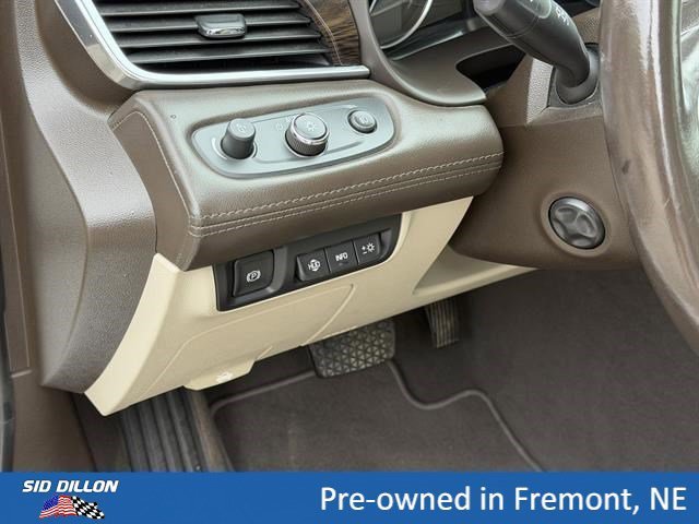 Used 2017 White Frost Tricoat Buick Premium image 12