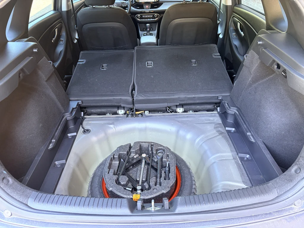 Used 2018 Summit Gray Hyundai Base image 27