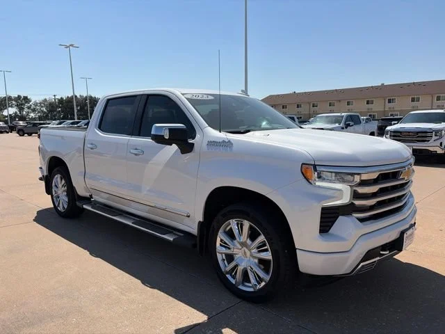 Used 2023 IRIDESCENT PEARL TRICOAT Chevrolet High Country image 1