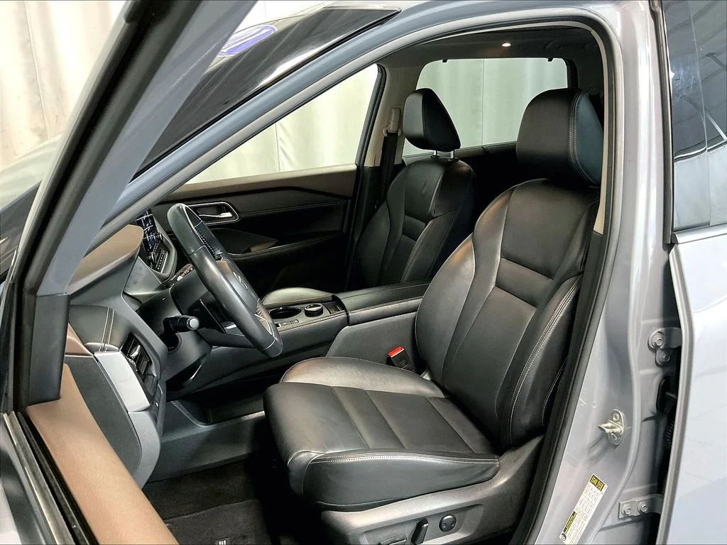 Used 2021 Gray Nissan SL image 10