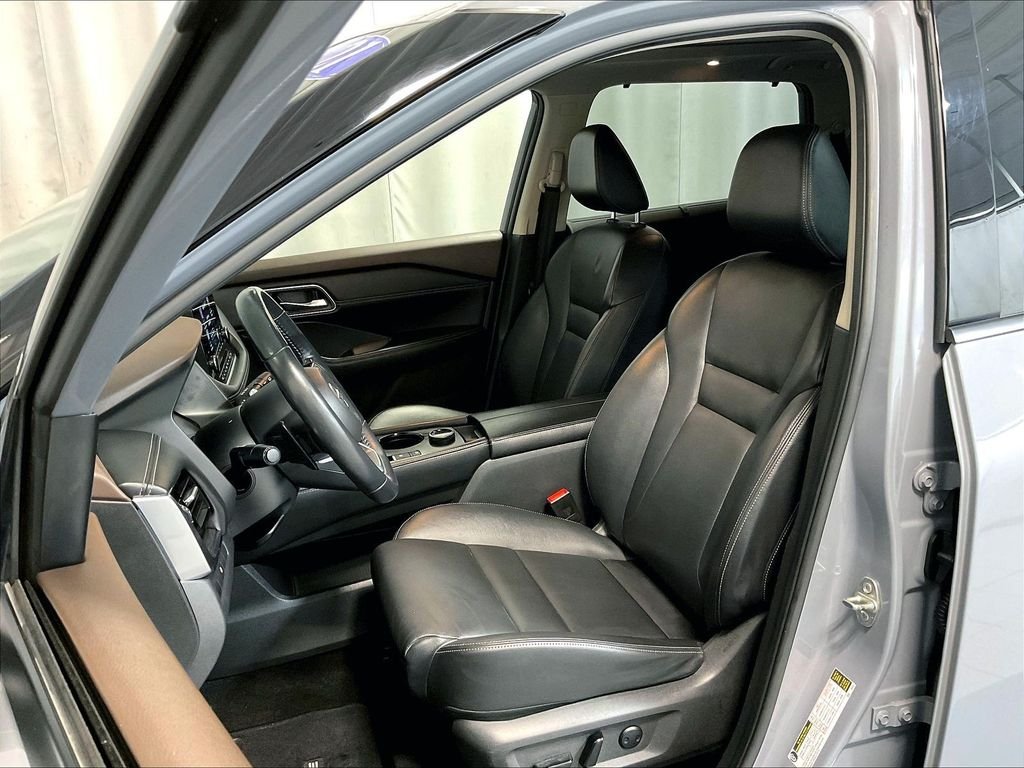 Used 2021 Gray Nissan SL image 10