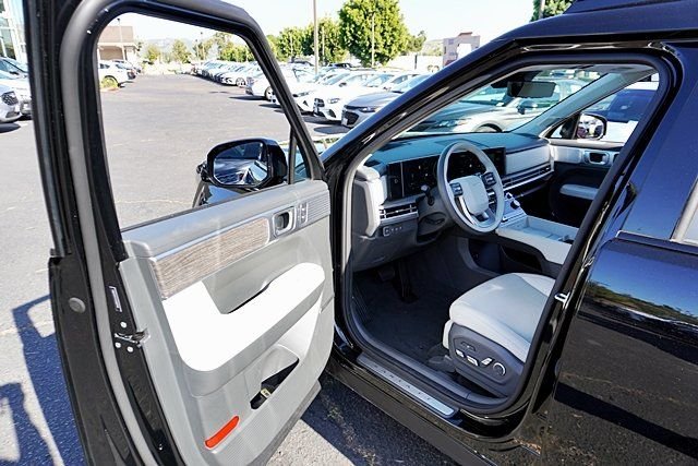 Used 2025 Black Hyundai Calligraphy image 41