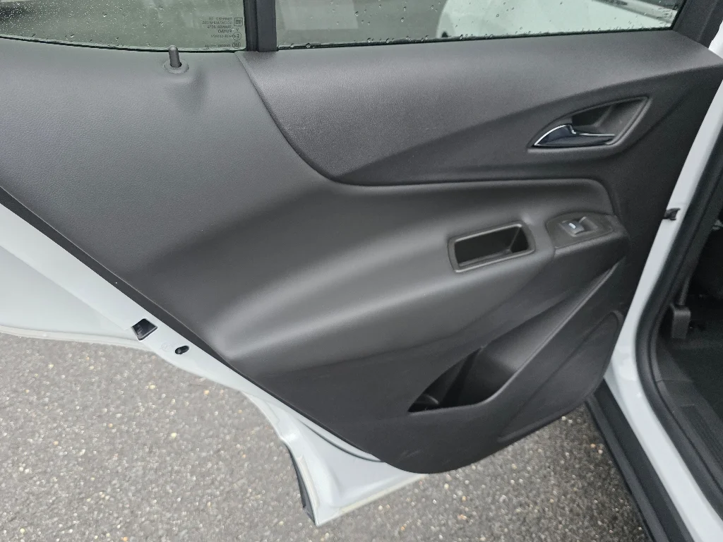 Used 2024 Summit White Chevrolet LT image 29