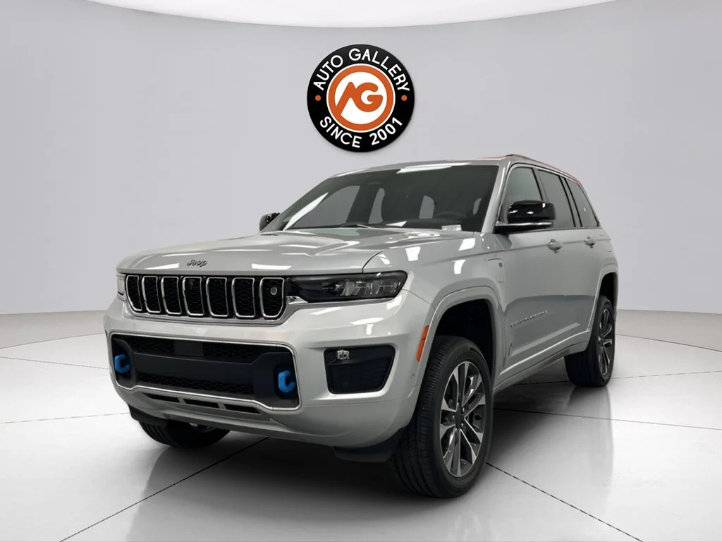 Used 2022 Silver Jeep Overland 4xe image 3