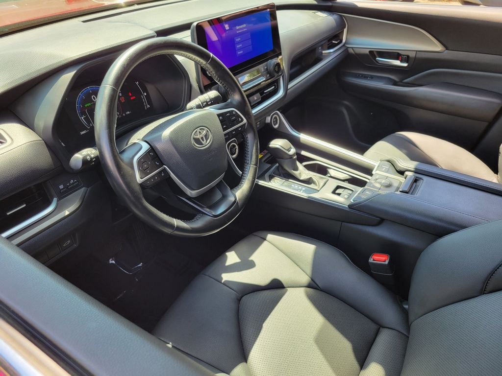 Used 2024 Pearl Toyota XLE image 16