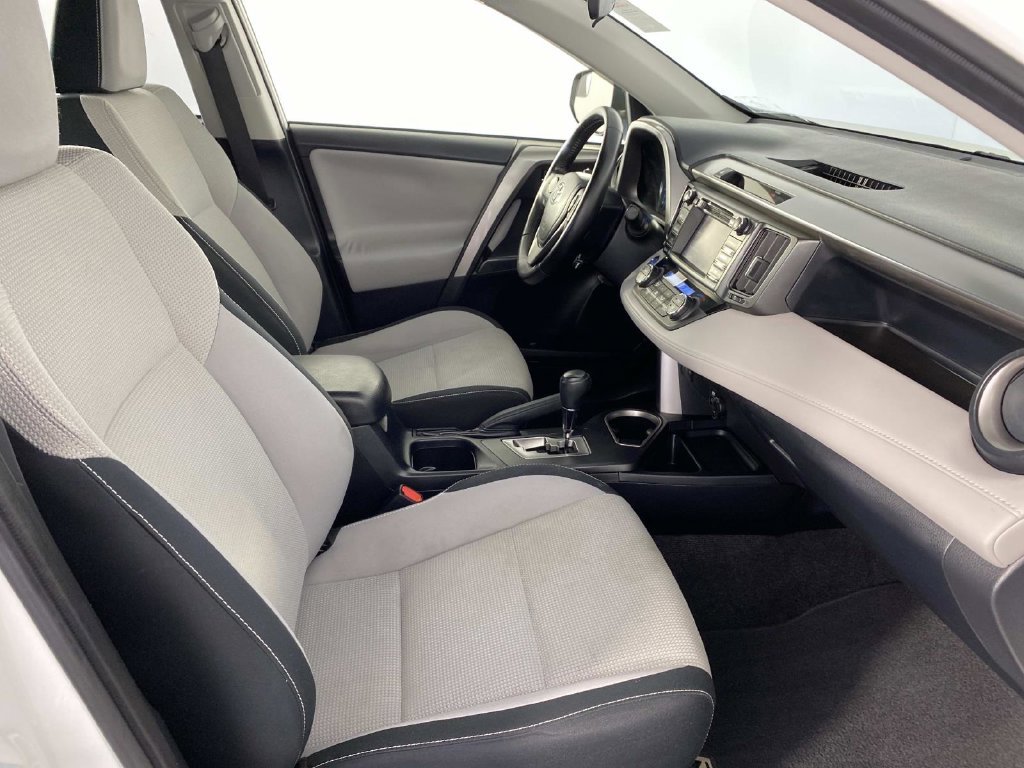 Used 2016 White Toyota XLE image 11