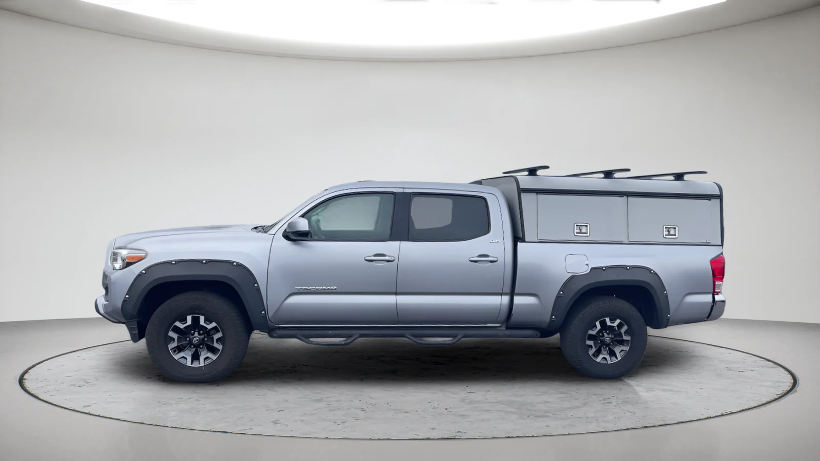 Used 2017 Silver Toyota SR5 image 11