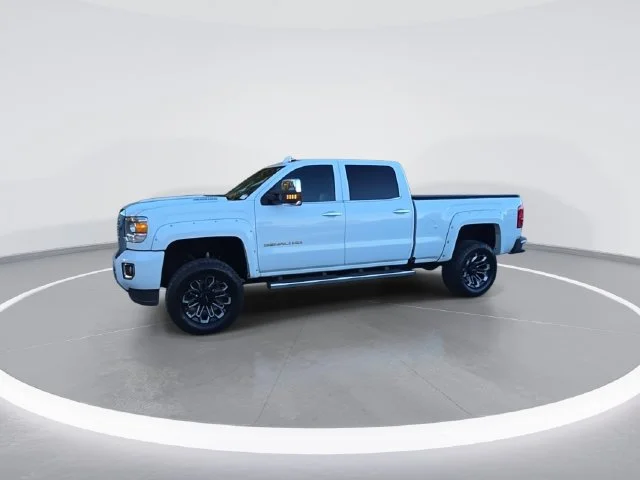 Used 2019 White GMC Denali image 4
