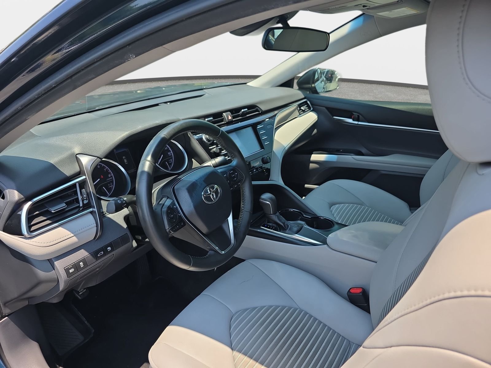 Used 2018 Blue Toyota SE image 15