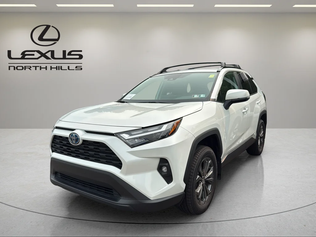 Used 2024 Off-white Toyota XLE Premium image 1