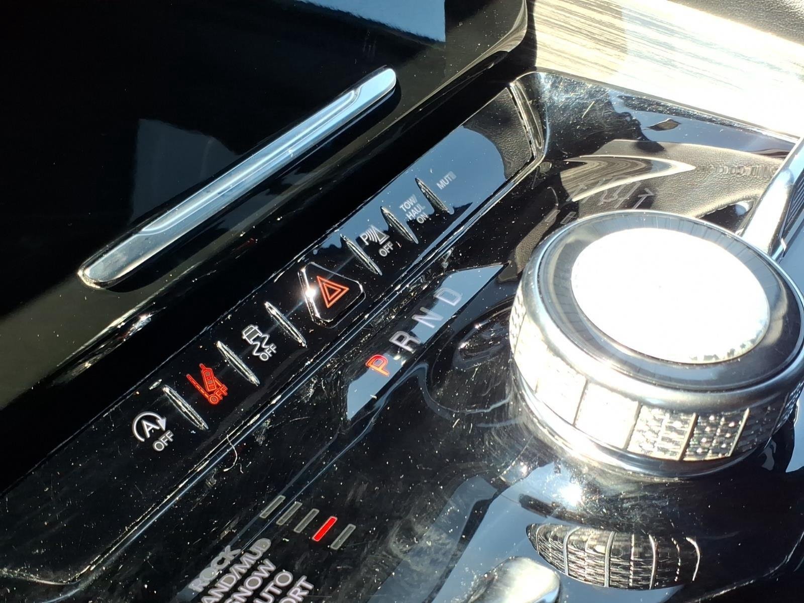 Used 2022 Diamond Black Crystal Pearlcoat Jeep Series III image 8
