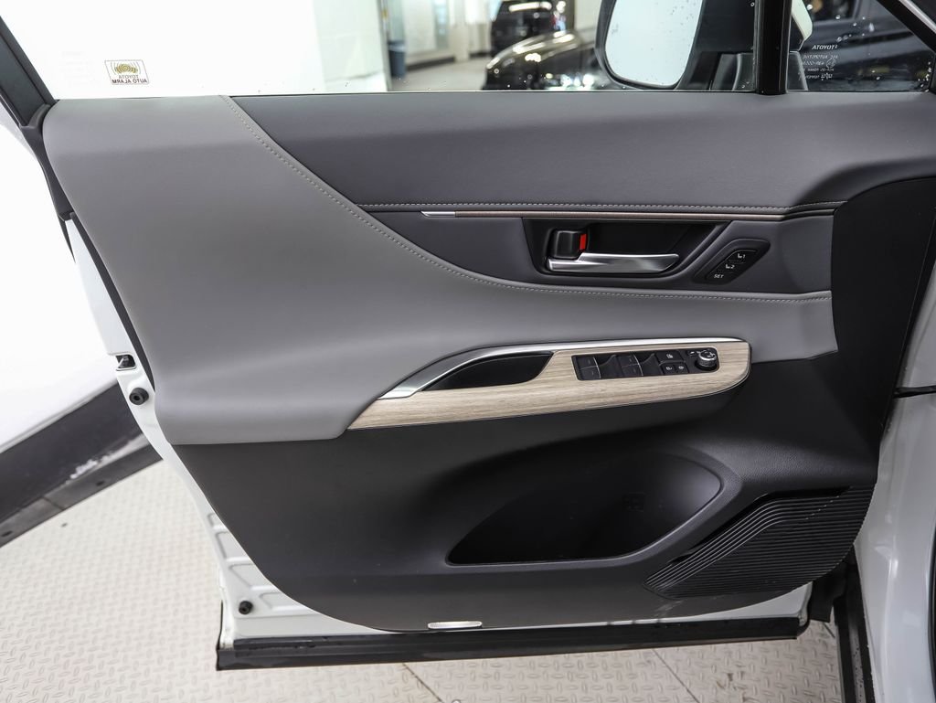 Used 2021 Blizzard Pearl Toyota XLE image 9