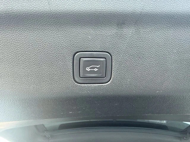 Used 2023 White GMC Denali image 13