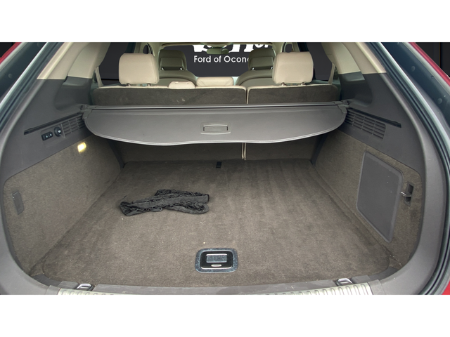 Used 2016 Ruby Red Metallic Lincoln Reserve image 26