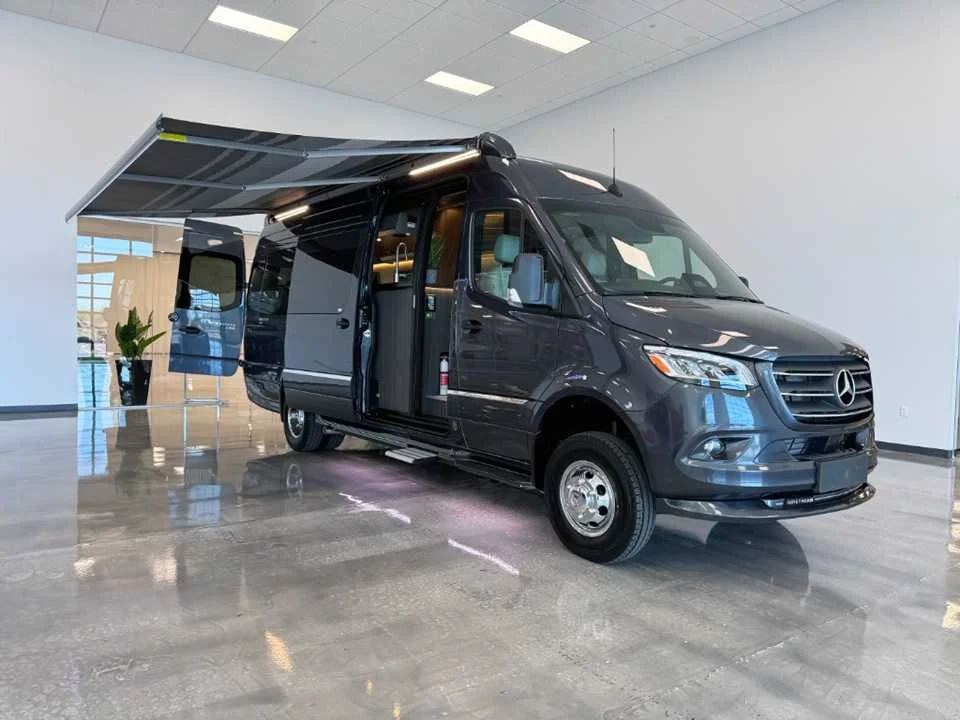 New 2025 Tenorite Gray Metallic AIRSTREAM  image 4