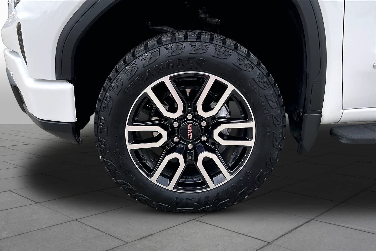 Used 2026 Summit White GMC AT4 image 11