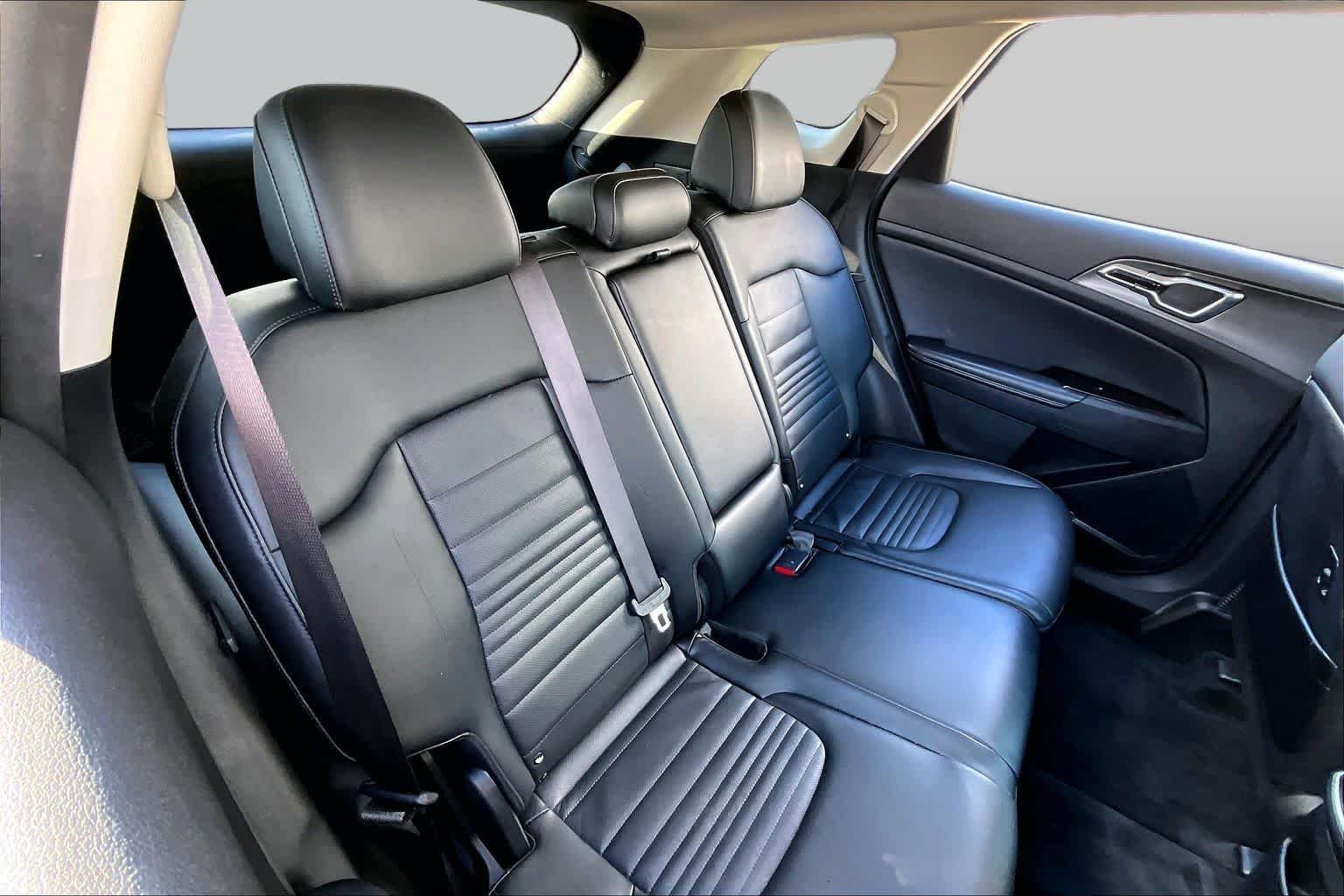 Used 2023 Sapphire Blue Kia SX-Prestige image 18