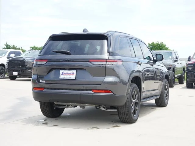 New 2026 Baltic Gray Metallic Clear-Coat Exterior Paint Jeep Altitude image 9