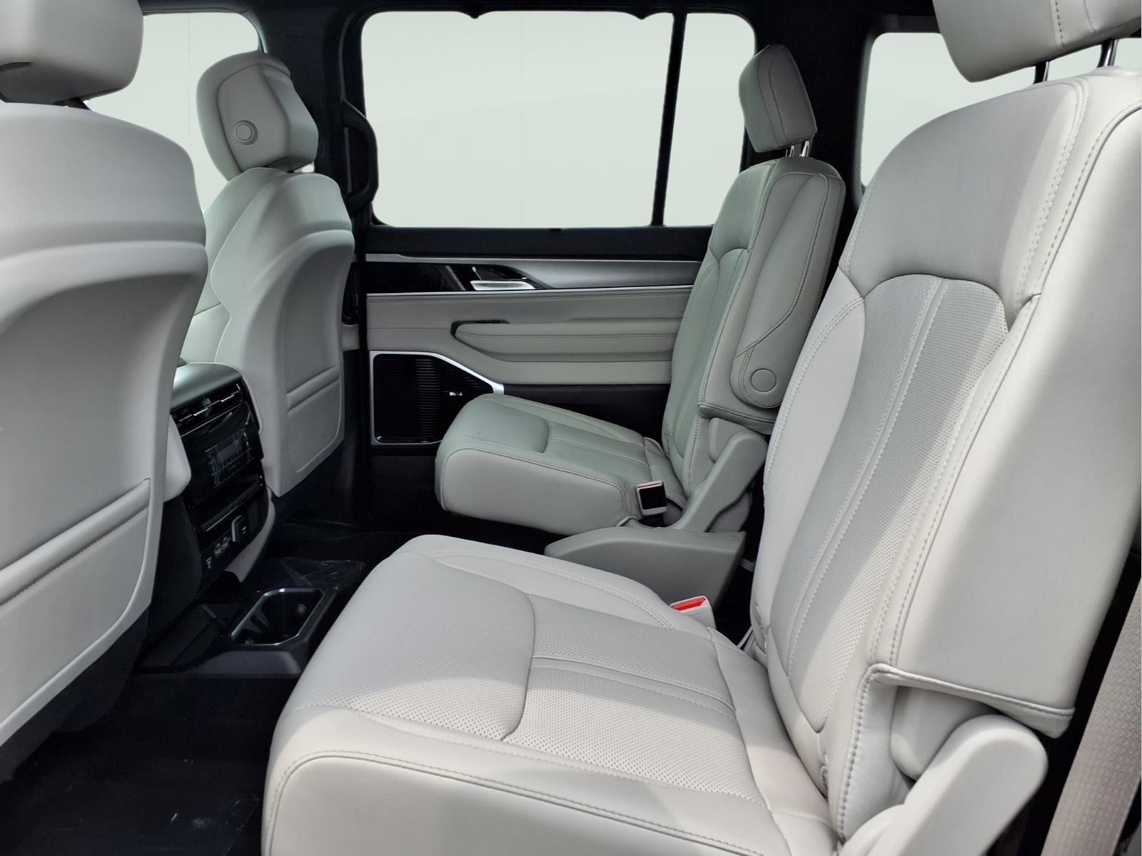 New 2026 Fathom Blue Pearl-Coat Exterior Paint (Late Availability) Jeep Limited Reserve image 11