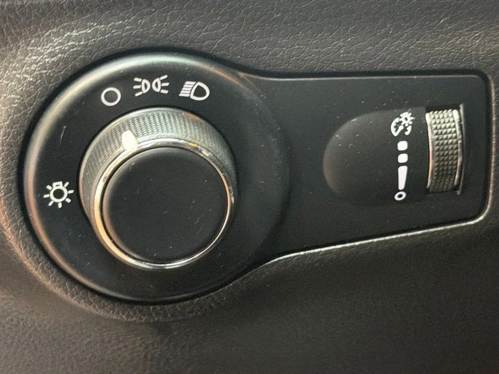 Used 2020 Granite Crystal Metallic Clearcoat Jeep Sport image 23