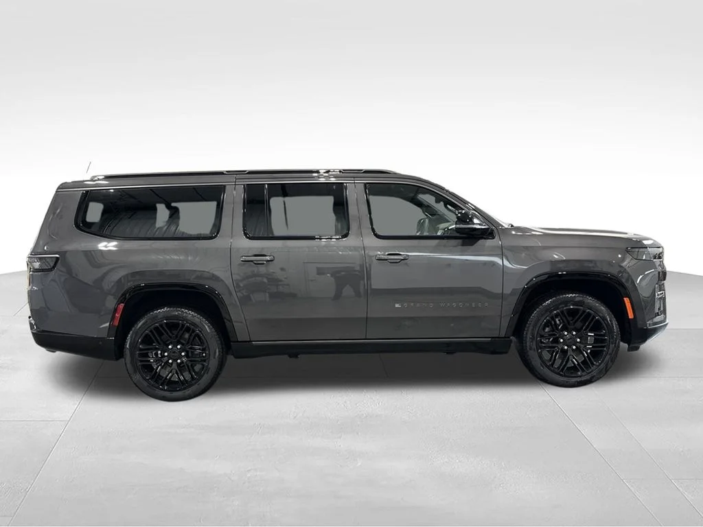New 2026 Baltic-Gray Metallic Clear-Coat Exterior Paint Jeep Limited Reserve image 10