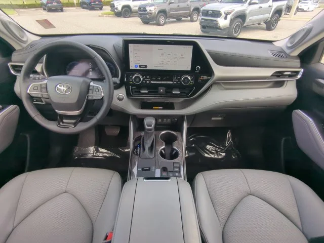 Used 2024  Toyota Limited image 18