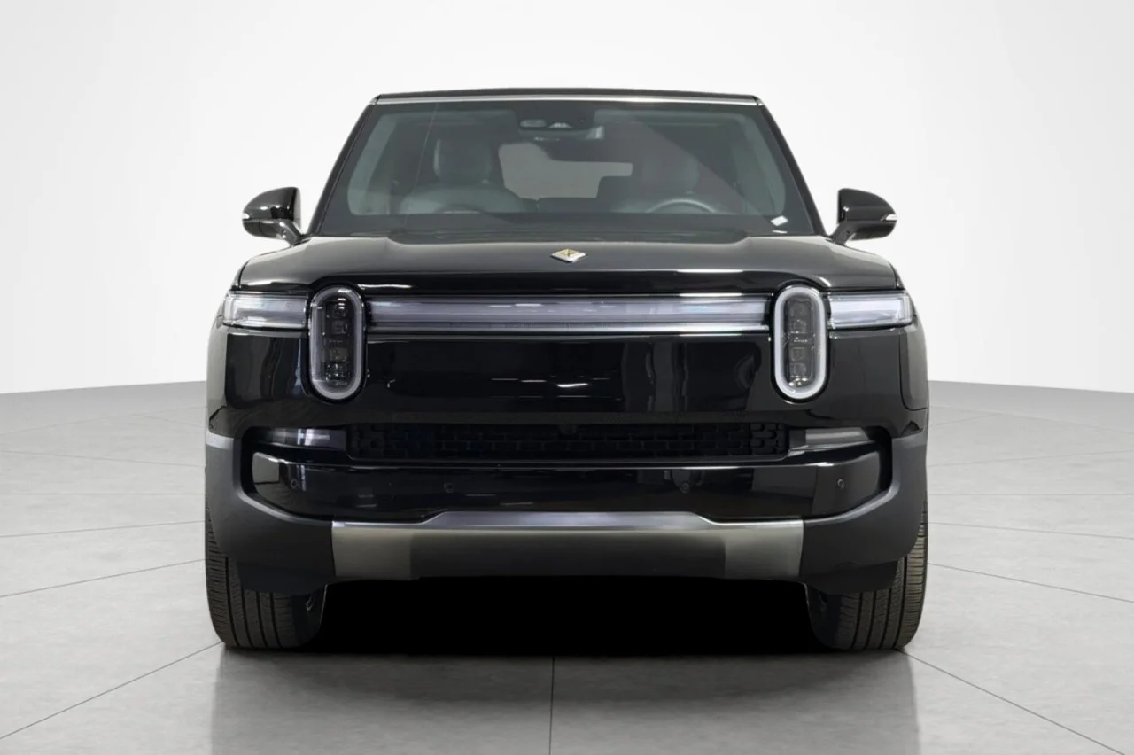 Used 2025 BLACK Rivian Adventure image 8