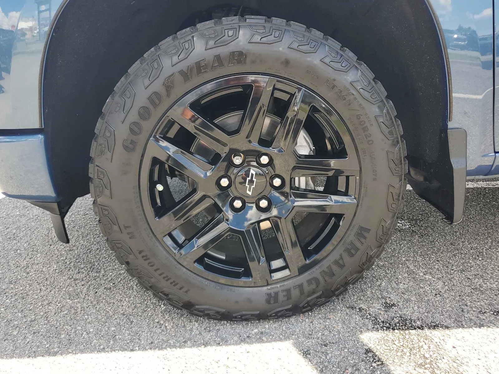 Used 2024 Lakeshore Blue Metallic Chevrolet RST image 13