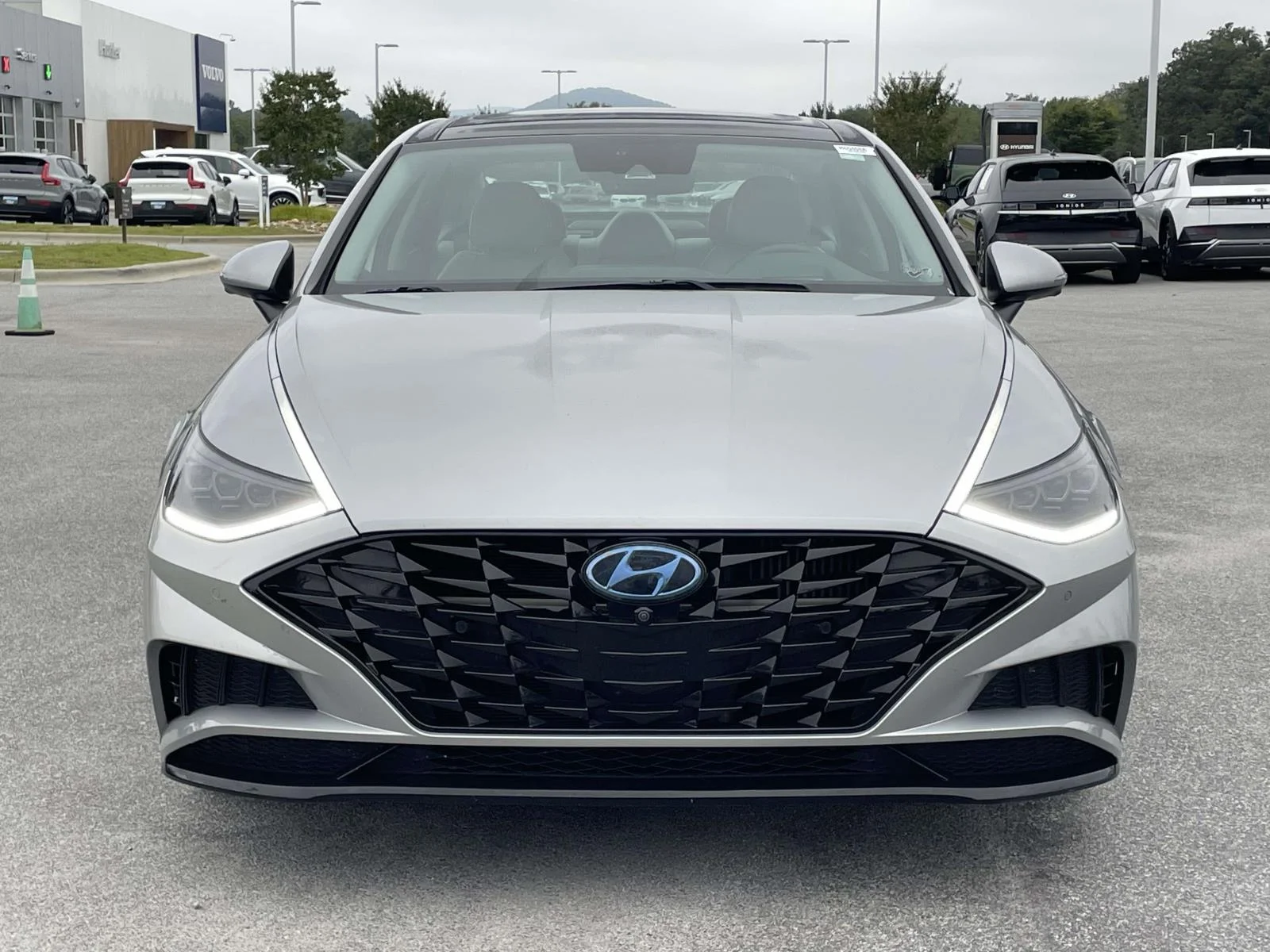 Used 2021 Shimmering Silver Pearl Hyundai Limited image 24