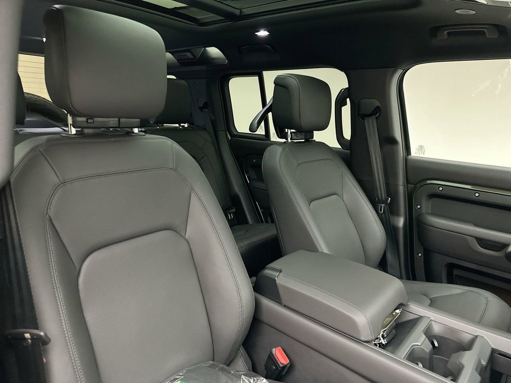 New 2026 Woolstone Green Land Rover X-Dynamic SE image 6
