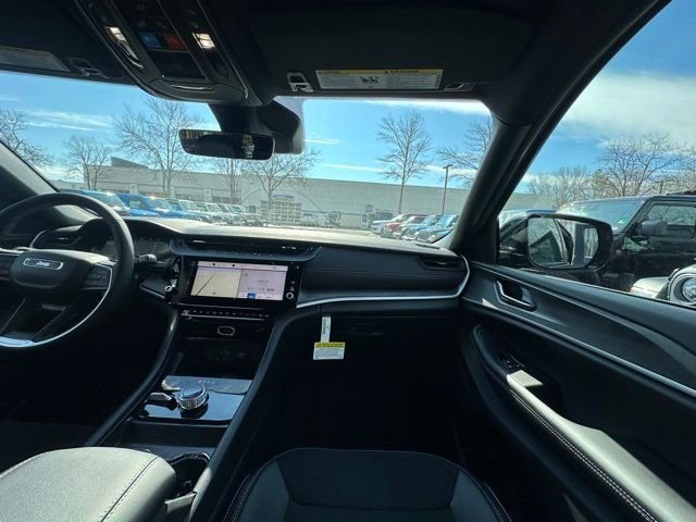 New 2026 Diamond Black Crystal Pearl-Coat Exterior Paint Jeep Altitude image 25