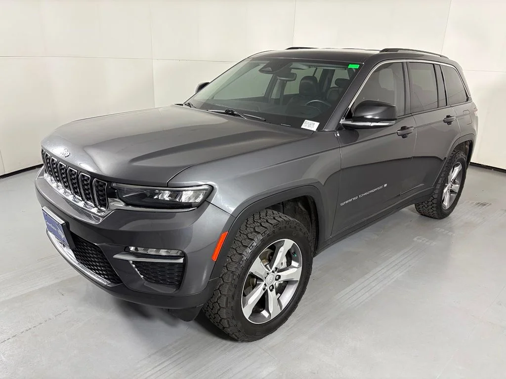 Used 2022 Gray Jeep Limited image 4