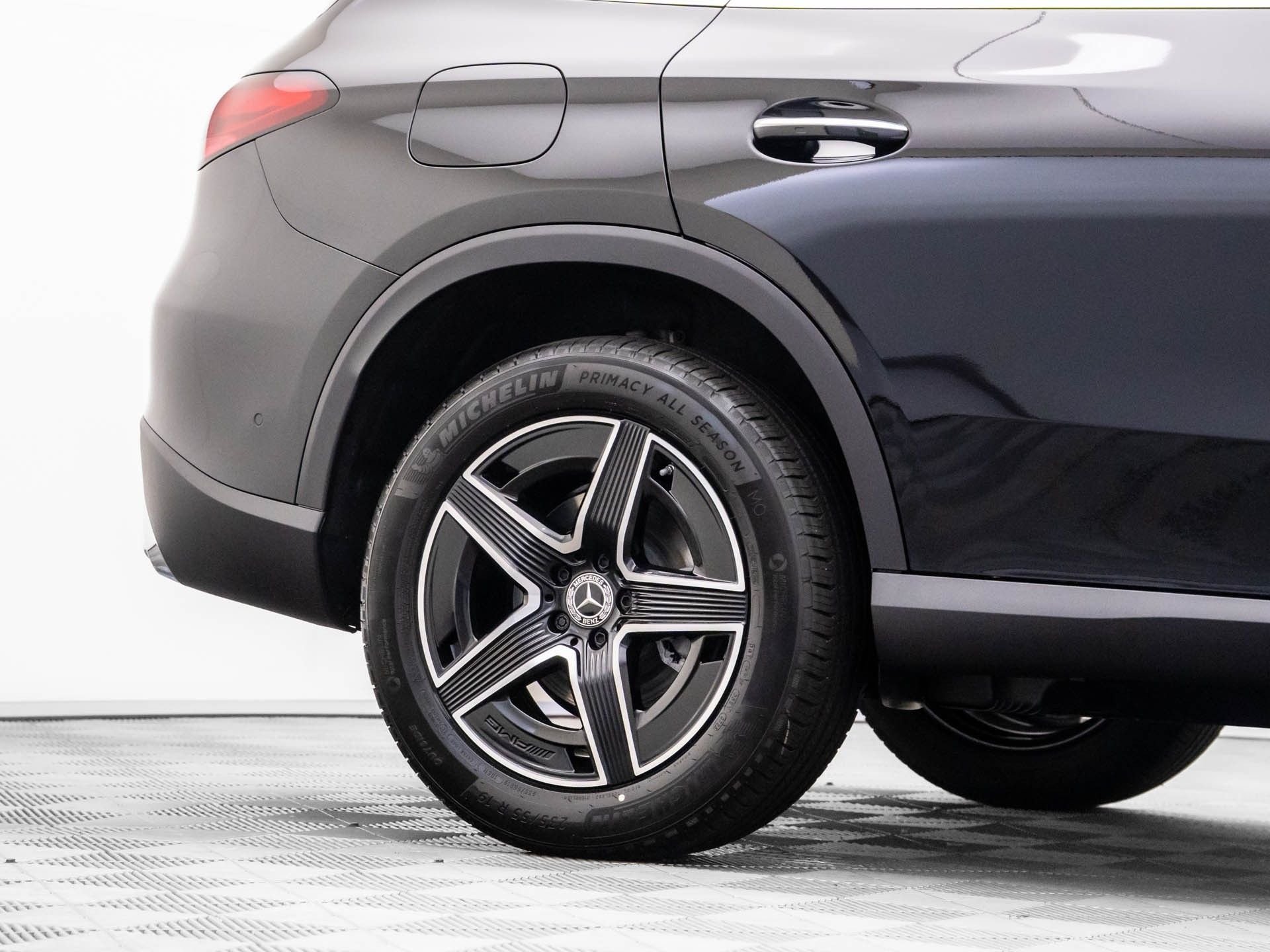 New 2026 Black Mercedes-Benz GLC 300 image 32