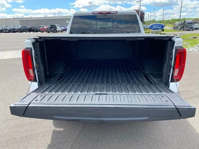 Used 2021 White GMC AT4 image 29