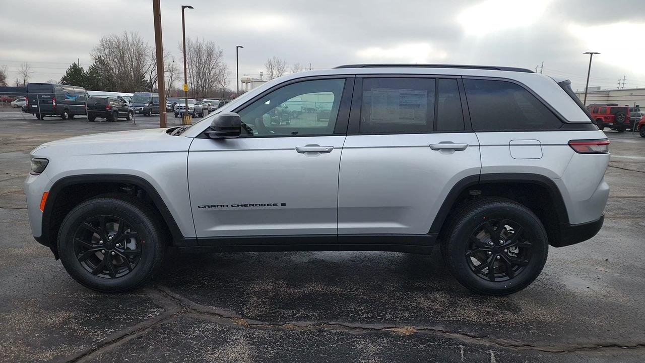 New 2026 Silver Zynith Jeep Altitude image 5